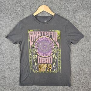 Gap Grateful Dead Veneta 1972 Graphic Tee